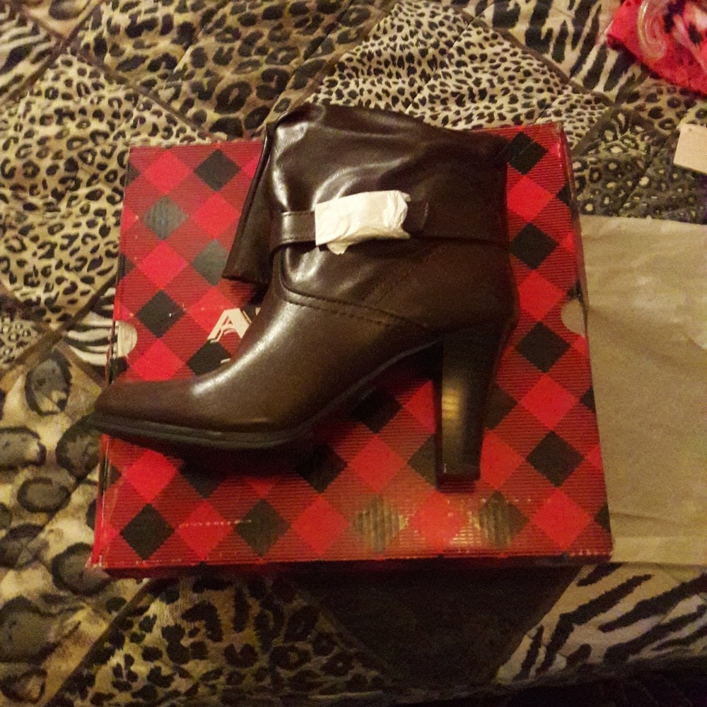 Boots - Picture 2 of 3